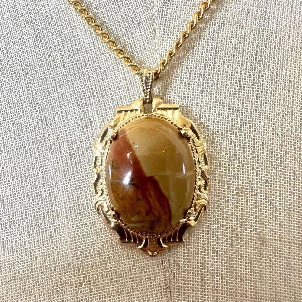 Natural stone pendant necklace